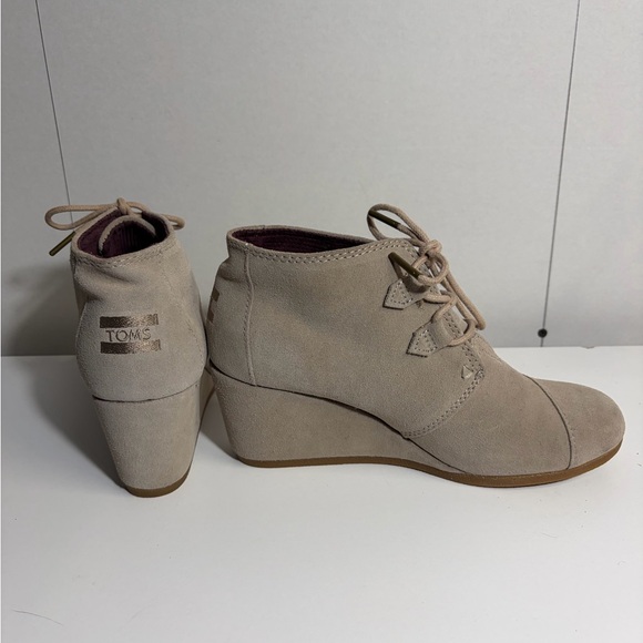Toms Women's Taupe Lace-Up Wedges - Picture 3 of 13